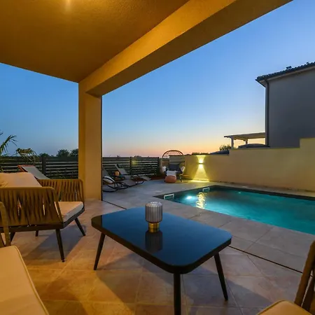 Villa Brionika Mit Pool