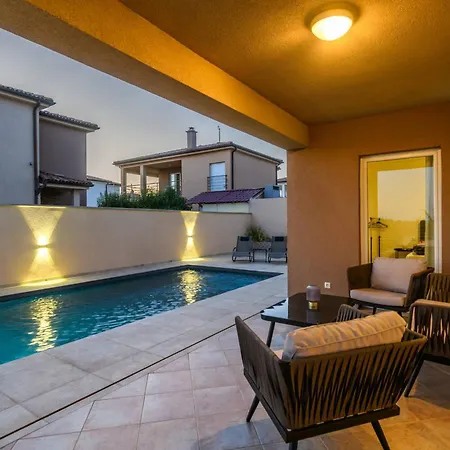 Villa Brionika Mit Pool